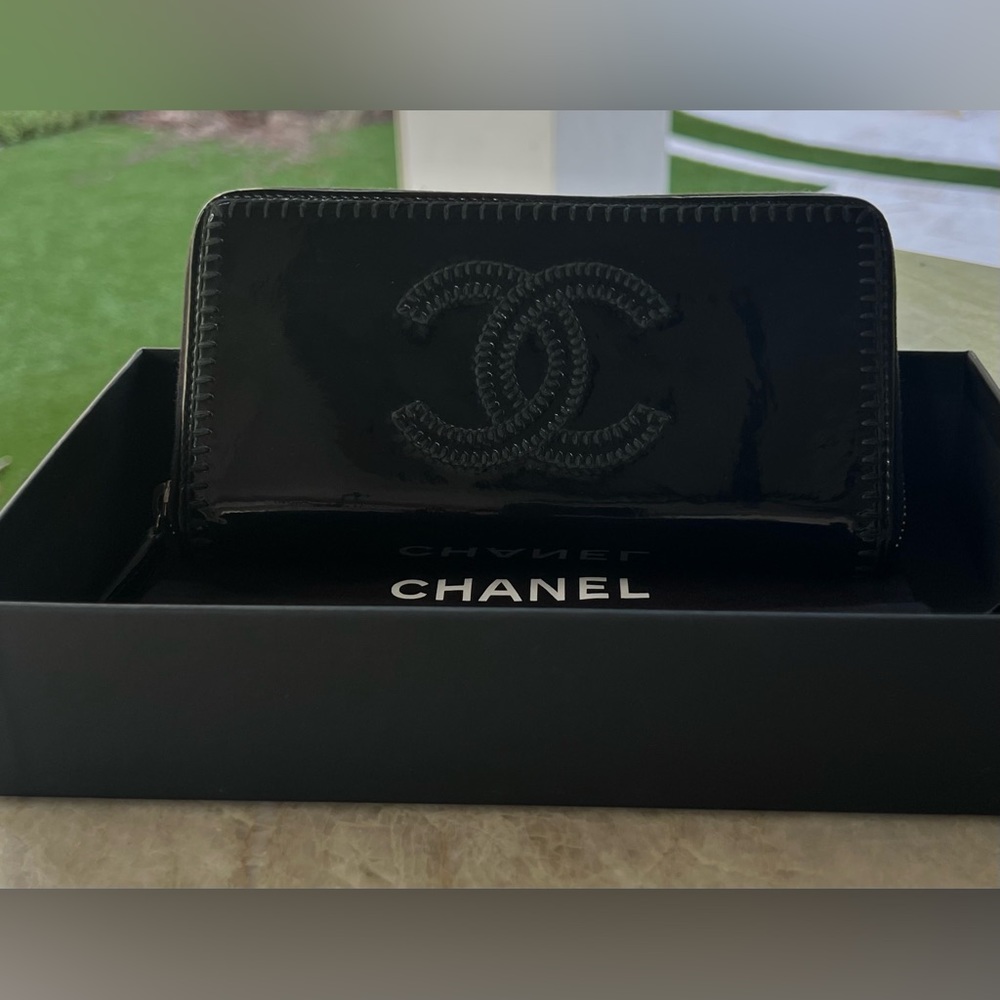 Auth Chanel Zip Wallet, Black Patent Leather Silver Hardware, EUC